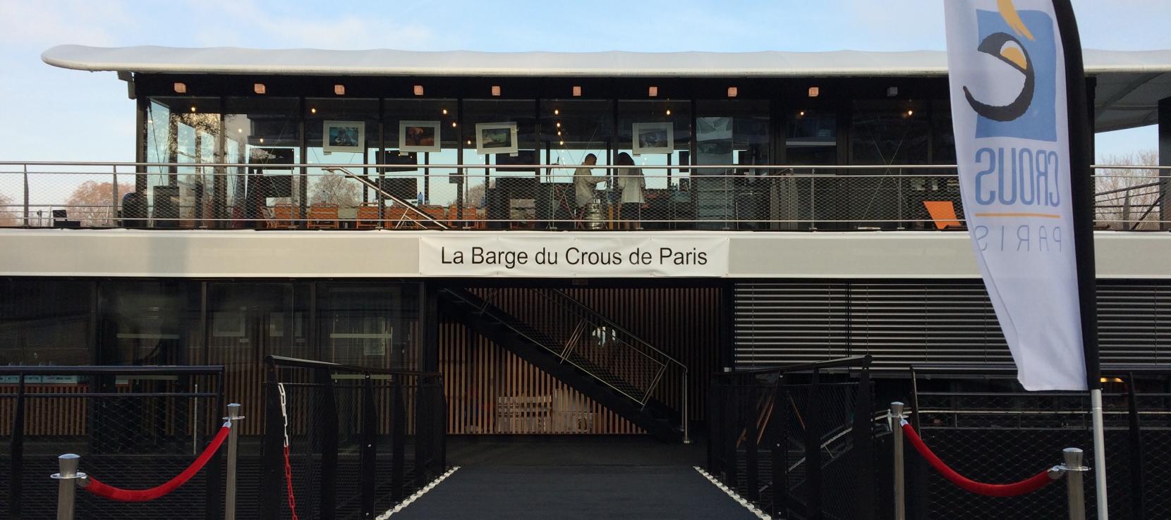 Entrée du restaurant universitaire du CROUS situé sur une barge