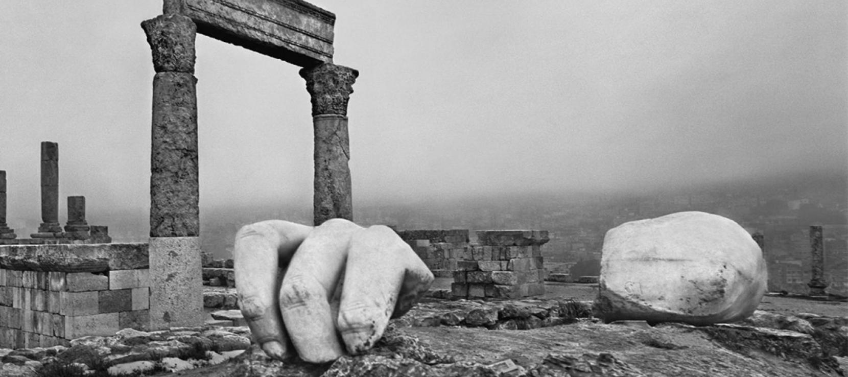Temple d'Hercule, Amman, Jordanie © Josef Koudelka / Magnum Photos - - © Josef Koudelka / Magnum Photos Temple d'Hercule, Amman, Jordanie © Josef Koudelka / Magnum Photos - - © Josef Koudelka / Magnum Photos