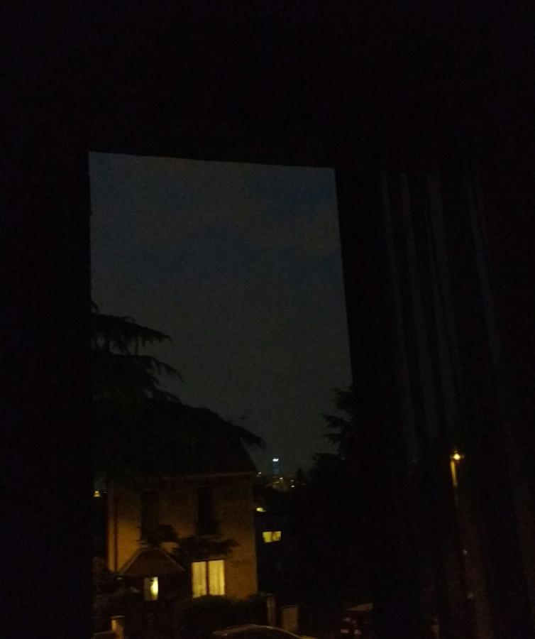 #AMAFENETRE Catherine, Chatillon, 11 avril / A ma fenêtre, brille la tour M