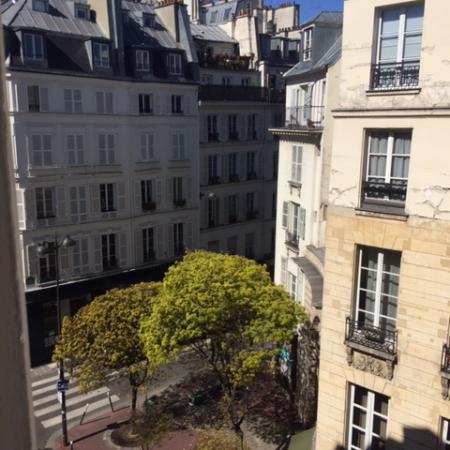 #AMAFENETRE Isabelle, à Paris le ciel n'a jamais été aussi bleu,  30 mars